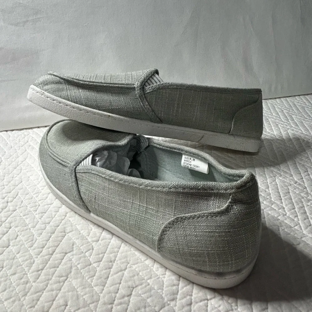 Aloha Island women’s slip on‎ canvas material shoes, size 9.5 light gray color